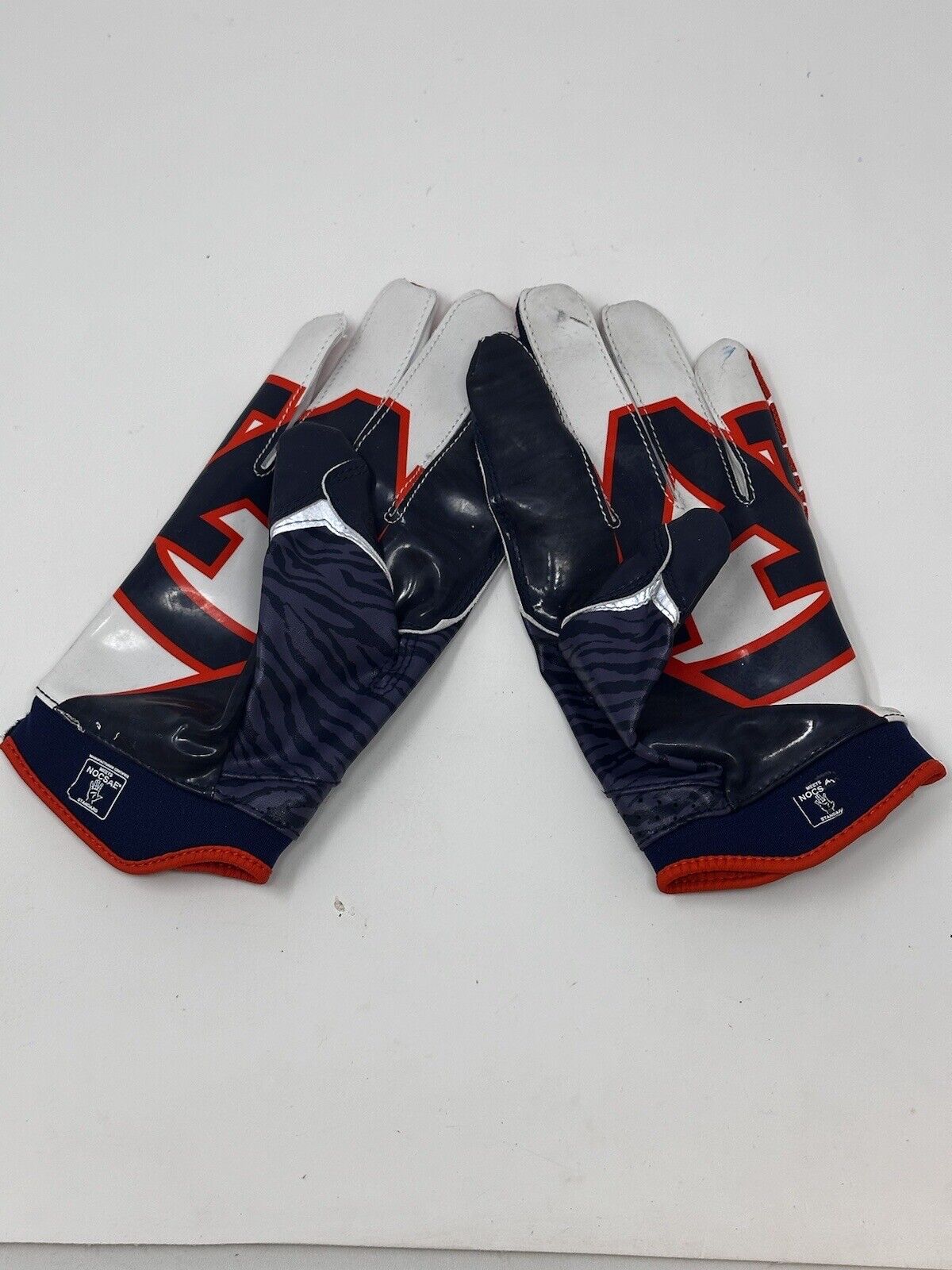 Under armour auburn store football gloves